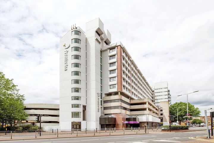 Exterior of Premier Inn London Kingston Upon Thames