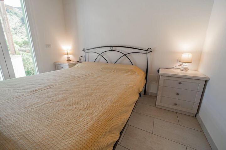 Room 6 of 28