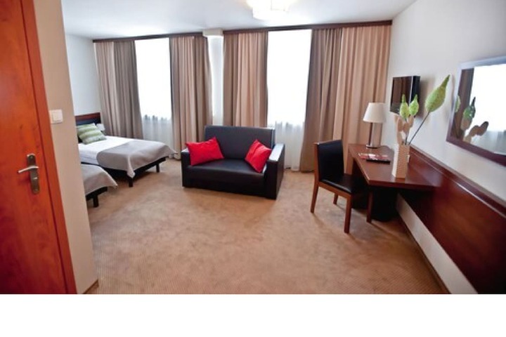 Room 12 of 83