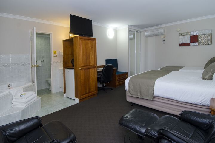 Room 38 of 100