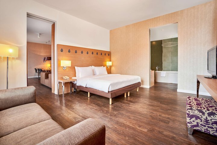 Room 52 of 194