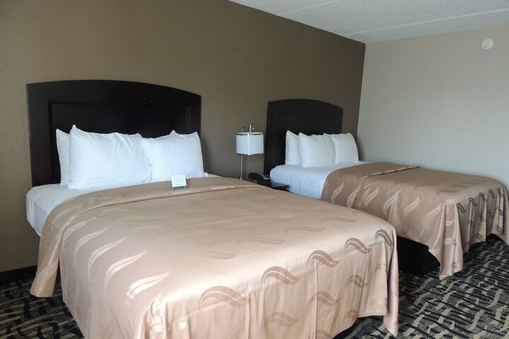 2 Queen Beds (10 of 19)