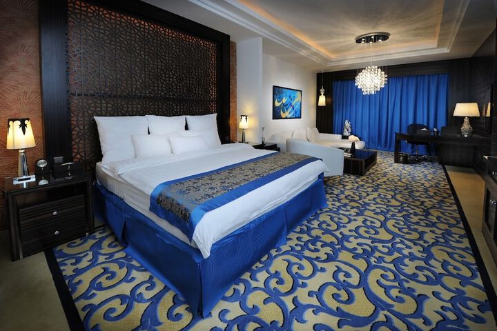 Room 4 of 44