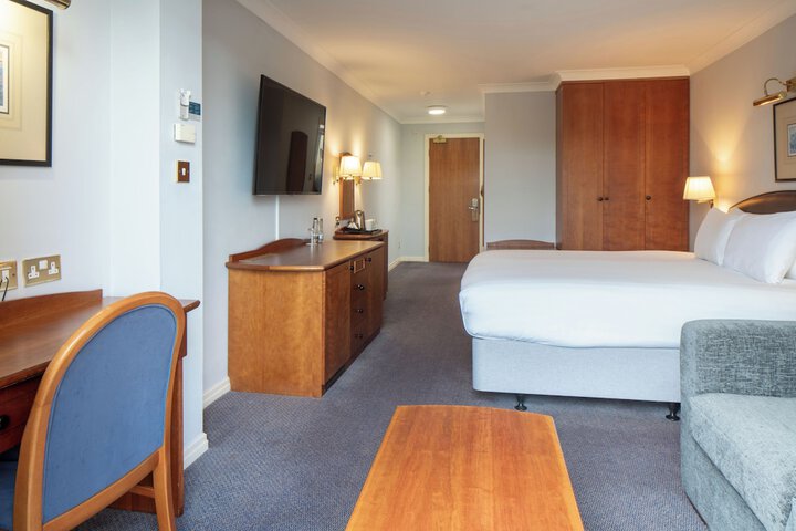 Room 53 of 152