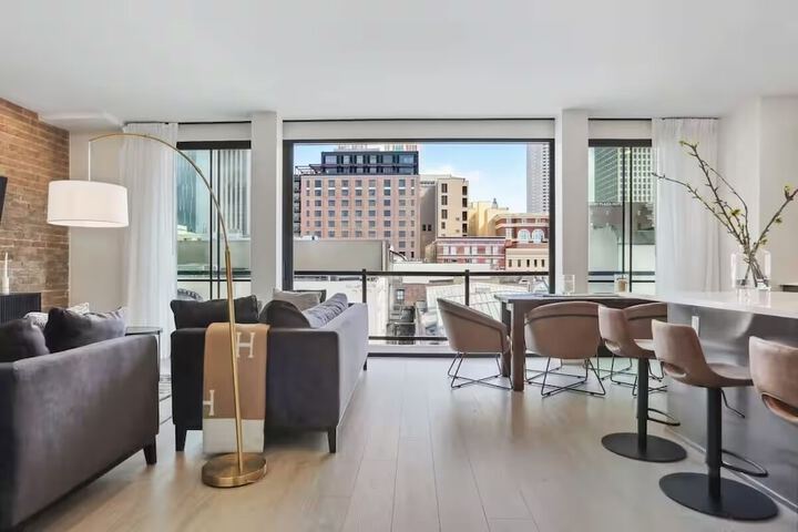 Room 50 of 91