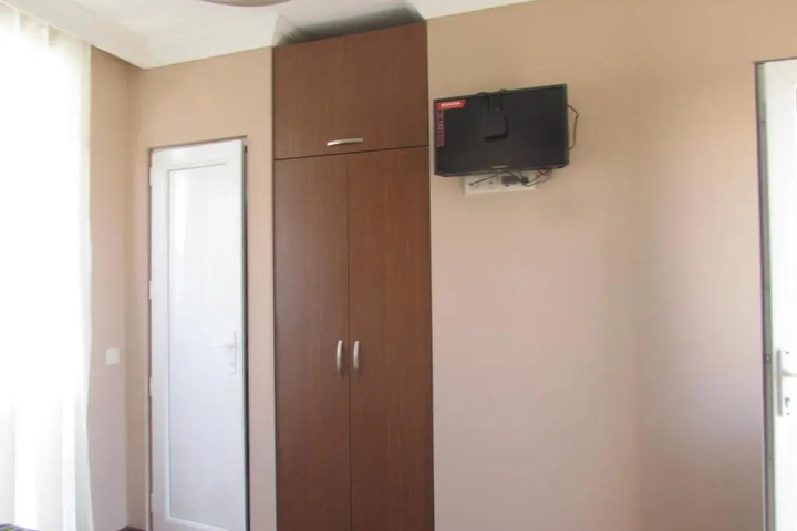 Room 11 of 20