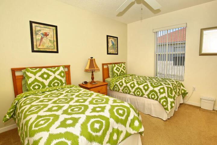 Room 2 of 5