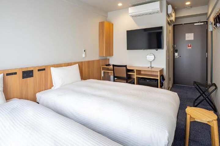 Room 6 of 45