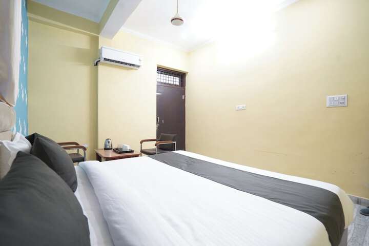 Room 3 of 10