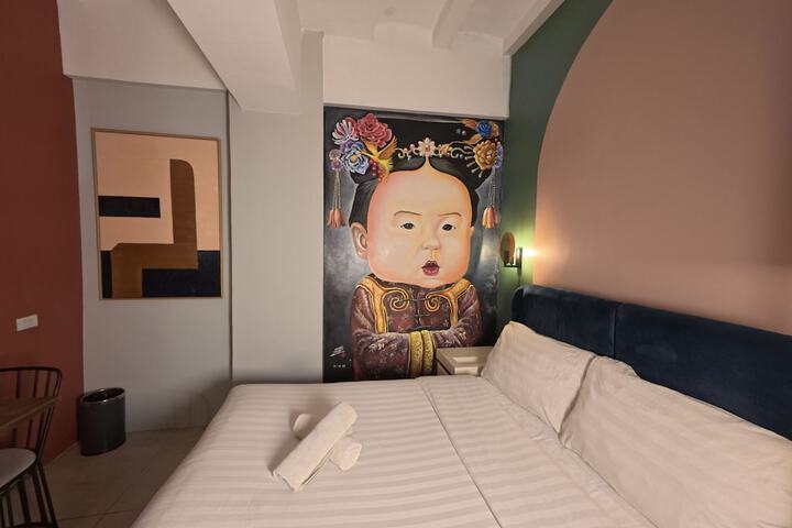 Room 24 of 69