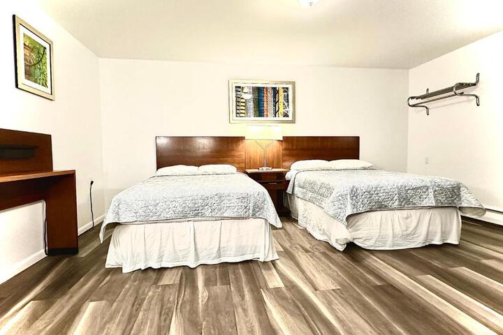 2 Double Beds (3 of 8)