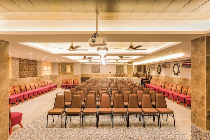 Ballroom/Hall 22 of 23