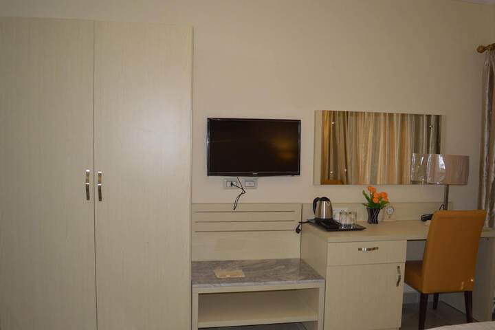 Room 8 of 44