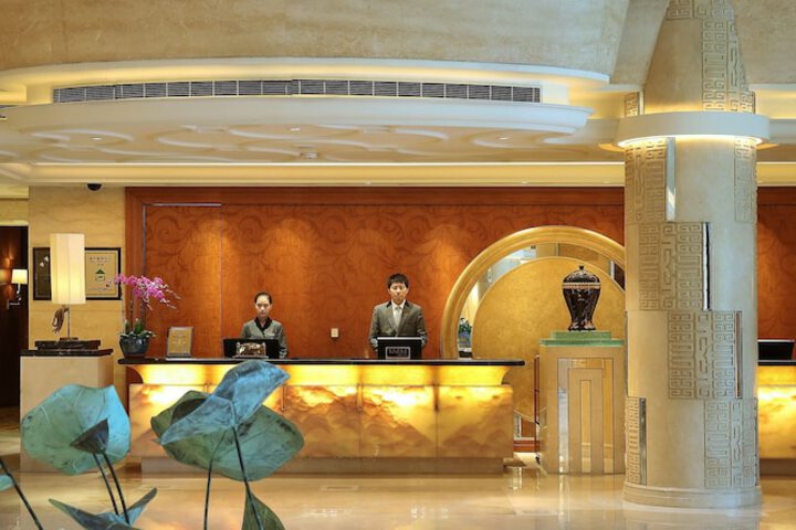 Check-in/check-out kiosk