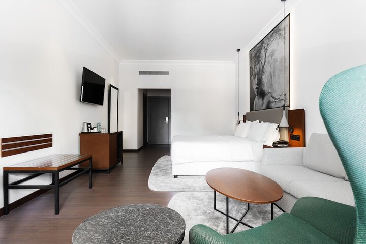Room 12 of 87