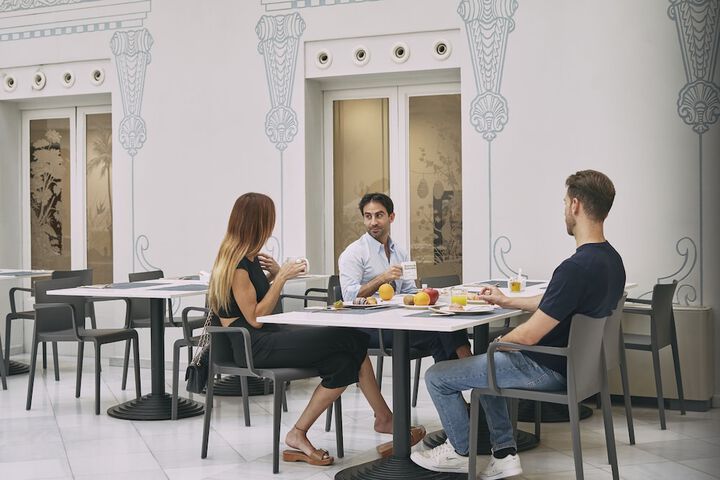 Dining 30 of 42