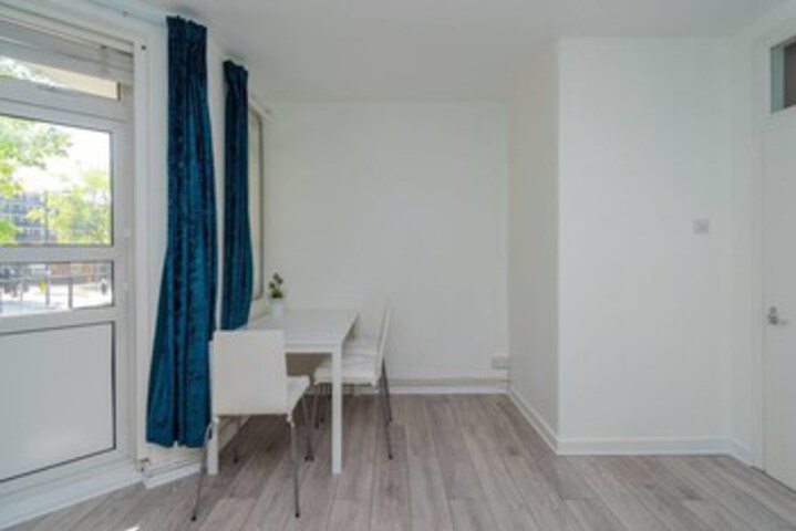Room 9 of 18