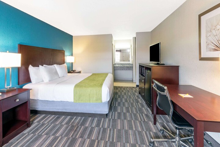 Room 7 of 16