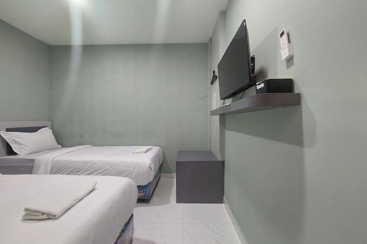Room 13 of 36
