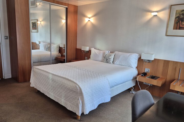 Room 50 of 92
