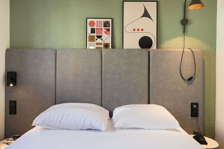 Room 8 of 31