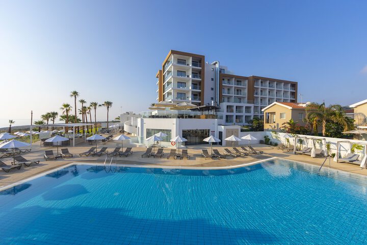 Leonardo Crystal Cove & Spa by the sea - Adults Only