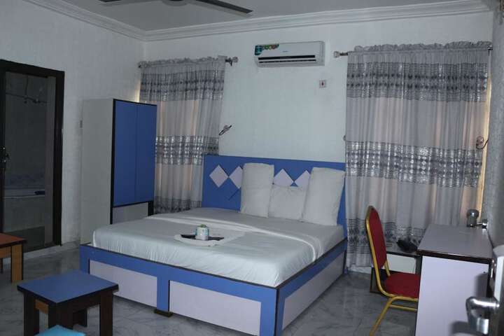 Room 11 of 19