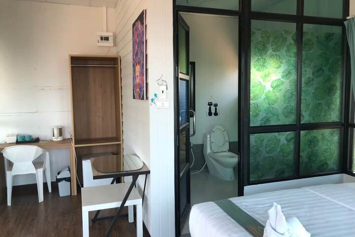Room 4 of 27
