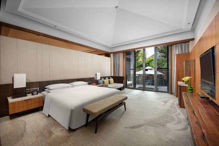 Room 33 of 150