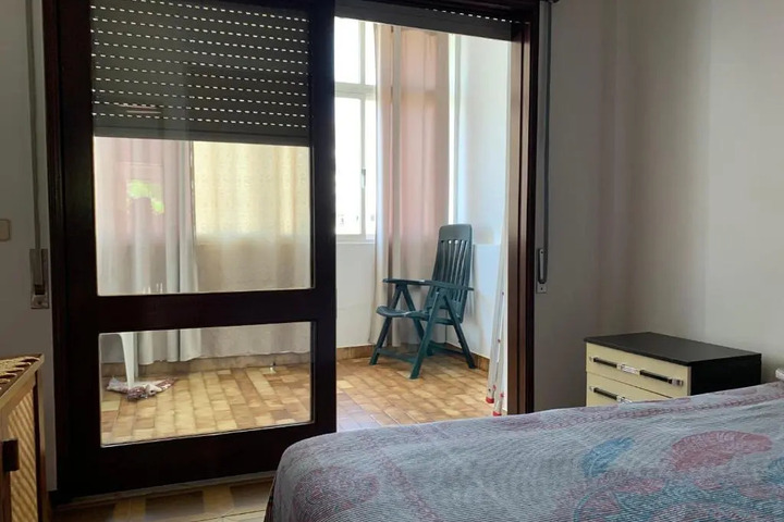 Room 2 of 8