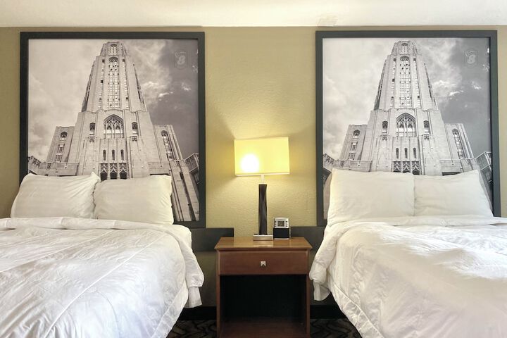 1 King Bed (4 of 16)