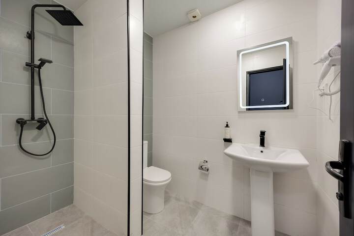 Room 18 of 24