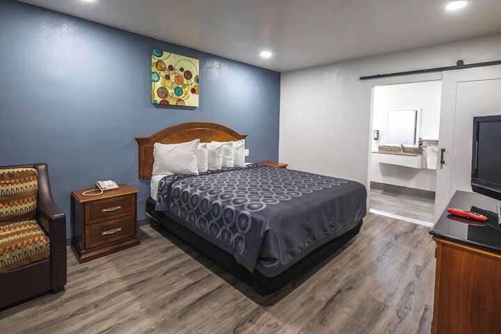Standard | King Bed (31 of 47)