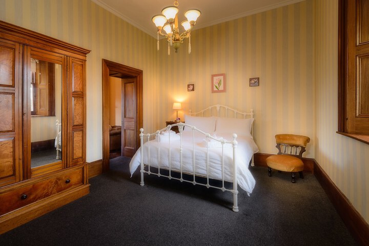 Room 13 of 73