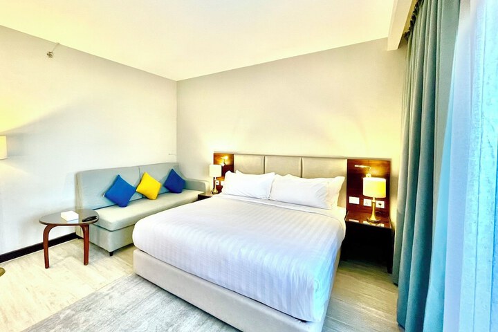 Room 8 of 83