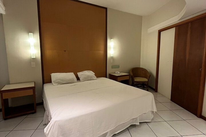 Room 12 of 32