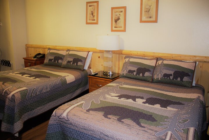 2 Double Beds (11 of 11)