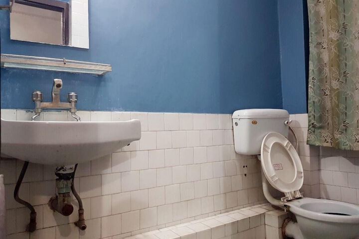Room 17 of 40