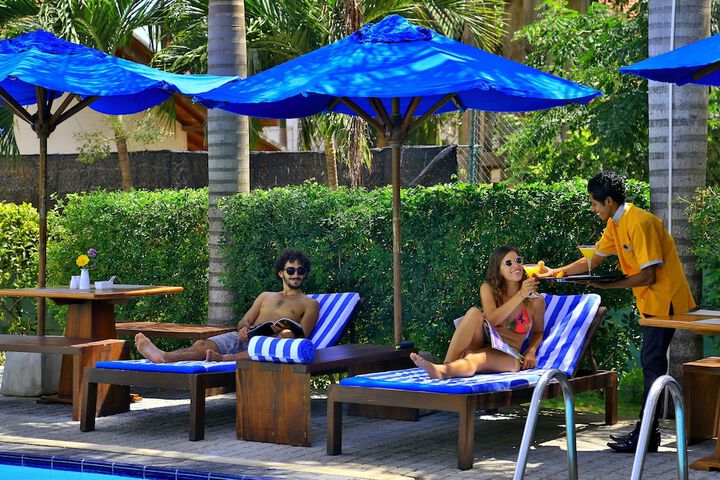 Hotel Pool