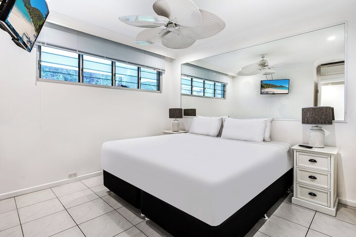 Room 50 of 342