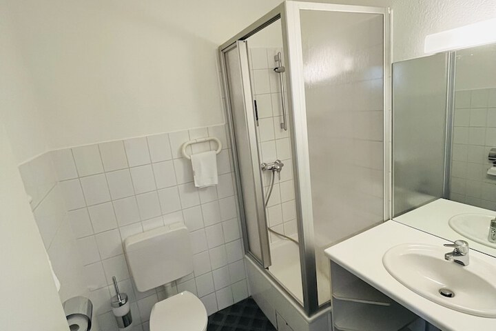 Room 33 of 47