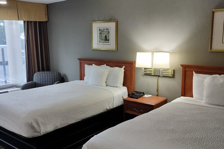 Room 34 of 190