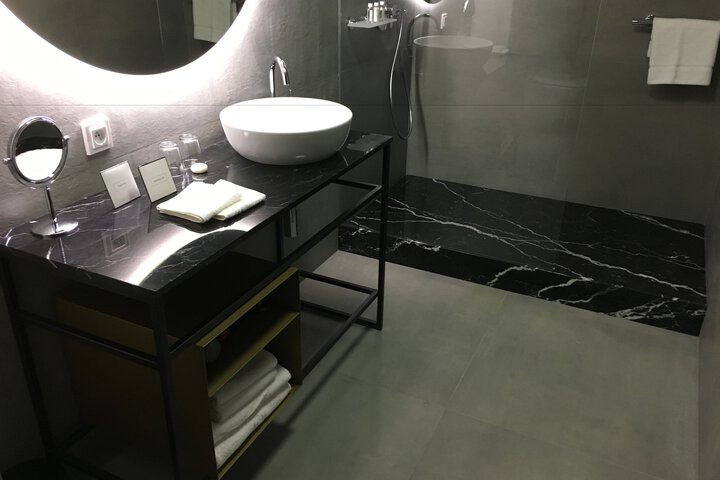 Room 73 of 82
