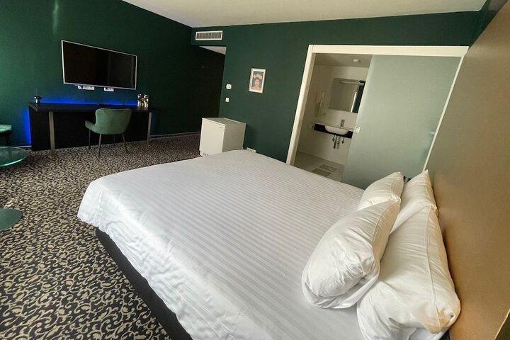 Room 17 of 29