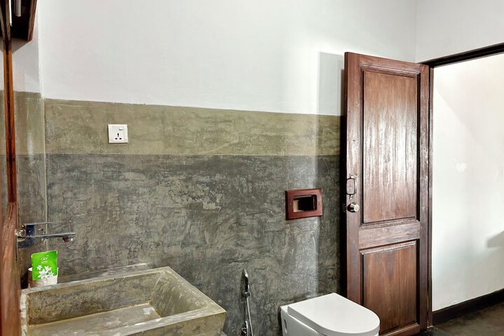 Room 80 of 93