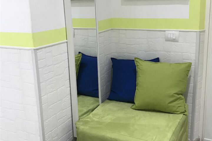 Room 6 of 32