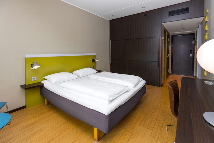Room 16 of 71