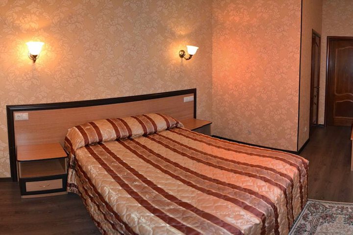 Room 16 of 28