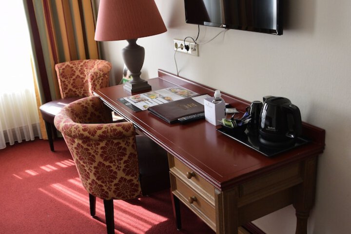 Room 9 of 106