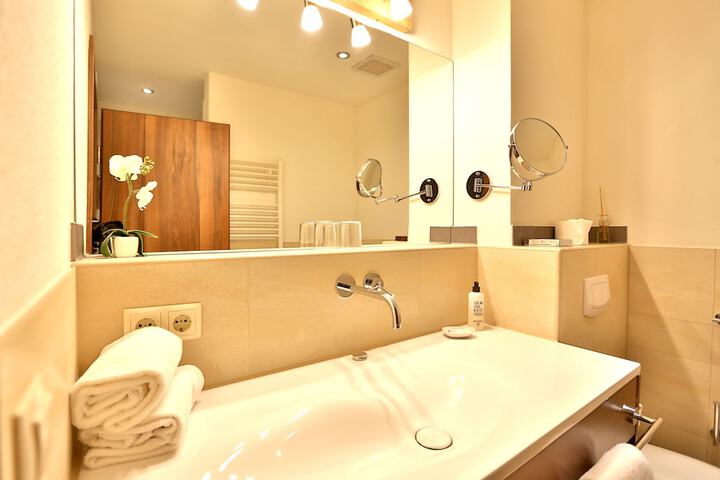 Room 8 of 28